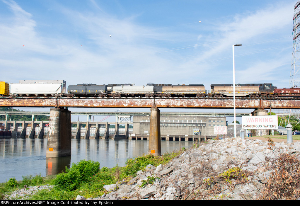 A southbound intermodal slides past a manifest stopped on the Tennbridge